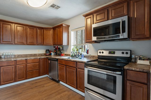 215 E 7th Street, Grove, OK 74344