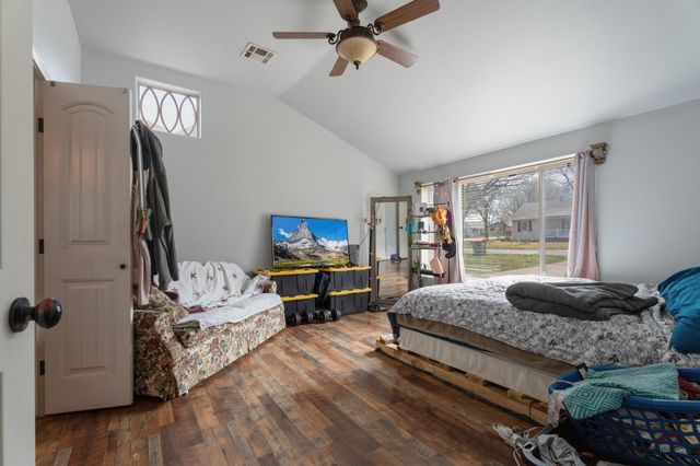 215 E 7th Street, Grove, OK 74344