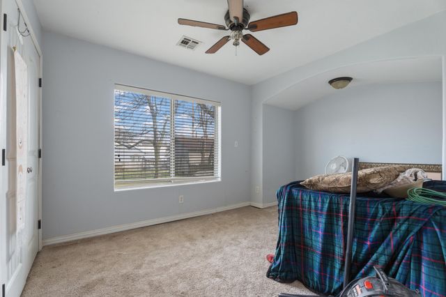 215 E 7th Street, Grove, OK 74344