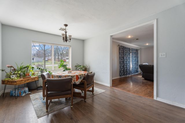 215 E 7th Street, Grove, OK 74344