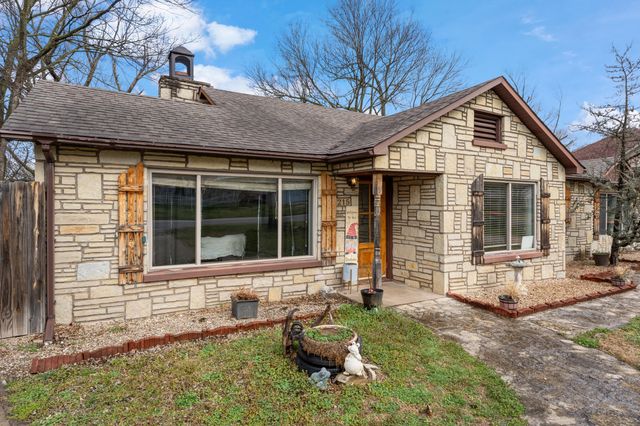 215 E 7th Street, Grove, OK 74344