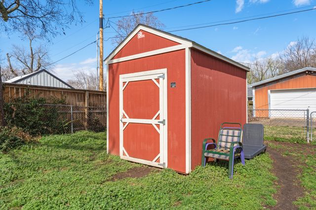 215 E 7th Street, Grove, OK 74344