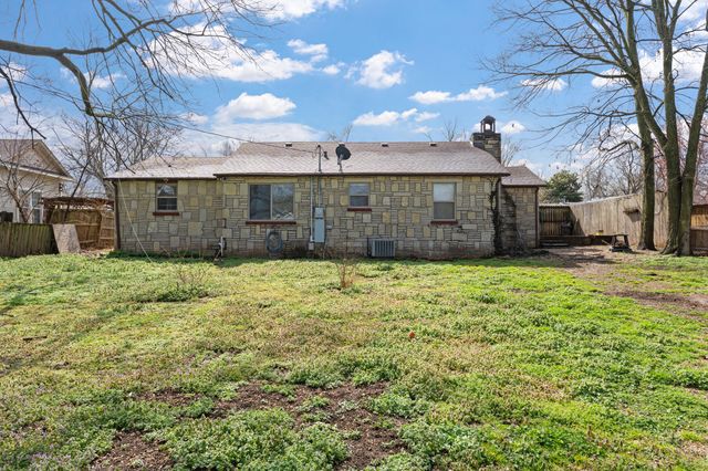 215 E 7th Street, Grove, OK 74344