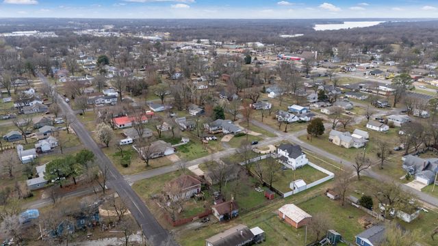 215 E 7th Street, Grove, OK 74344