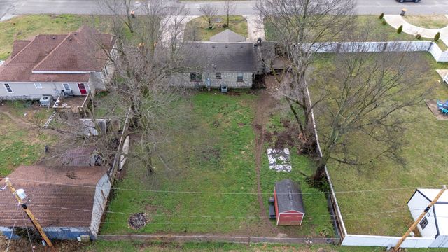 215 E 7th Street, Grove, OK 74344