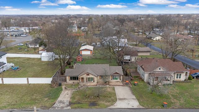 215 E 7th Street, Grove, OK 74344