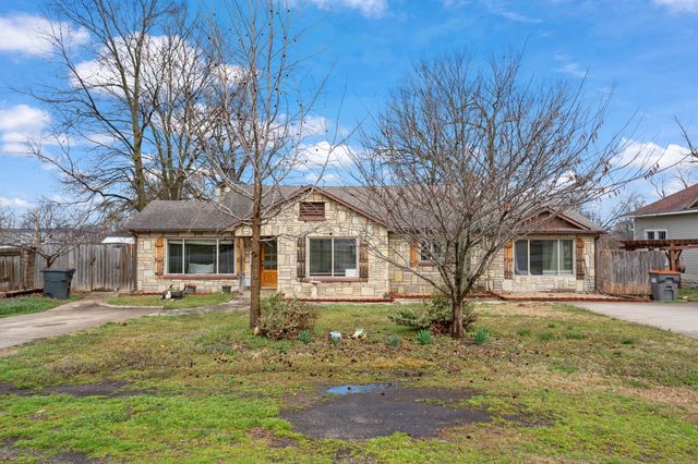 215 E 7th Street, Grove, OK 74344