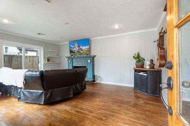 215 E 7th Street, Grove, OK 74344