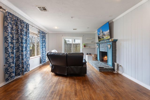 215 E 7th Street, Grove, OK 74344