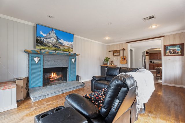 215 E 7th Street, Grove, OK 74344