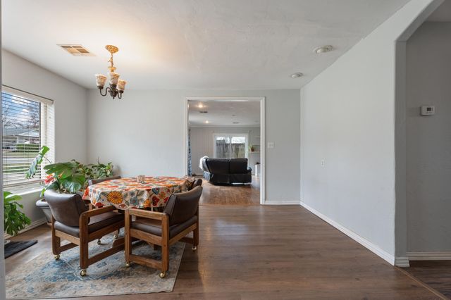 215 E 7th Street, Grove, OK 74344