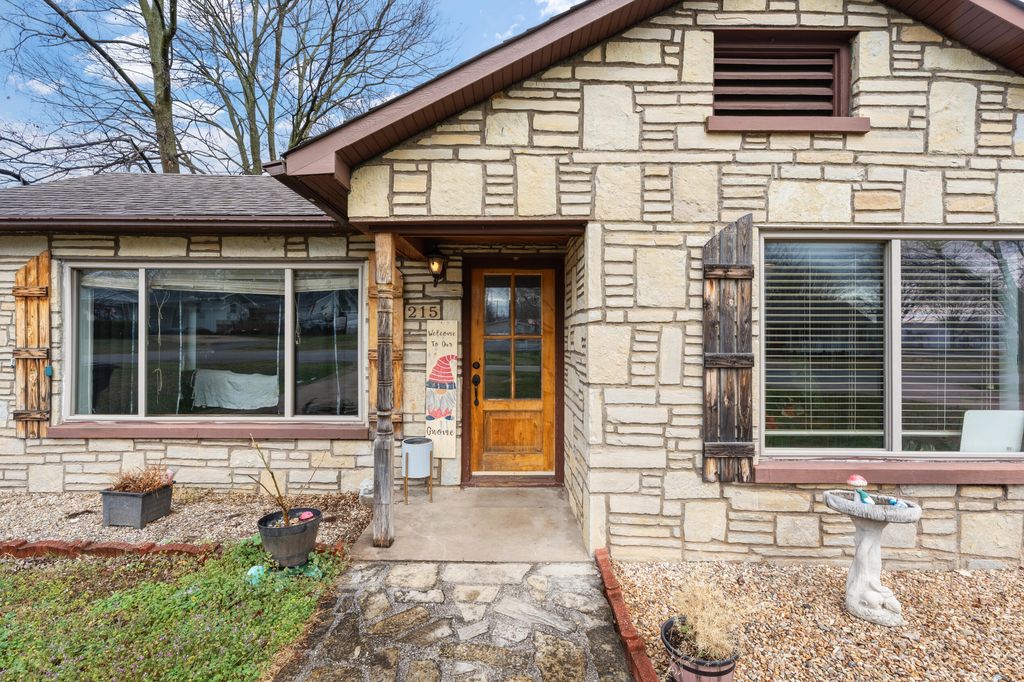 215 E 7th Street, Grove, OK 74344