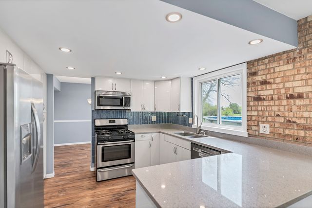 745 Quincy Drive, Roselle, IL 60172