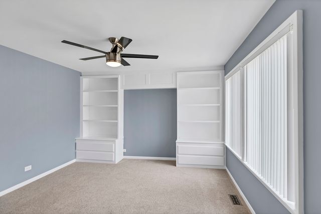 745 Quincy Drive, Roselle, IL 60172