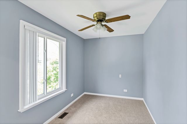 745 Quincy Drive, Roselle, IL 60172