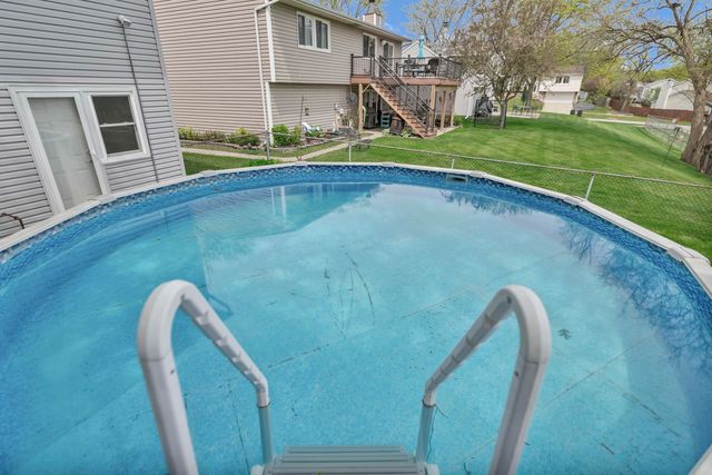 745 Quincy Drive, Roselle, IL 60172
