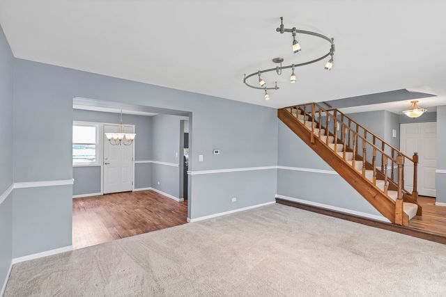 745 Quincy Drive, Roselle, IL 60172