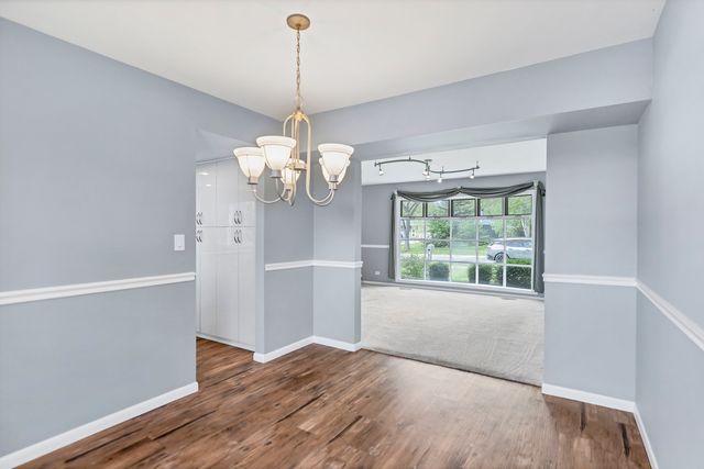 745 Quincy Drive, Roselle, IL 60172