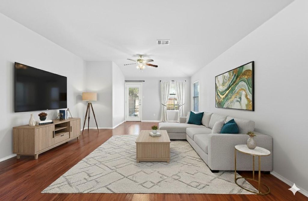 267 Waterloo DR, Kyle, TX 78640