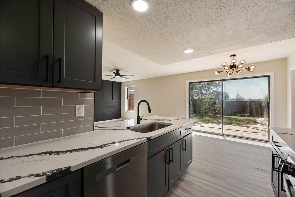 1700 Hartford Drive, Carrollton, TX 75007 — exterior