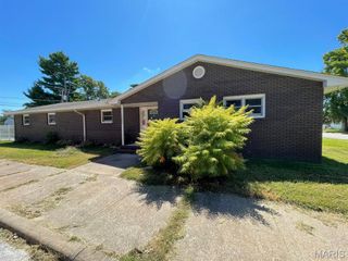 1006 Esther Avenue, Wood River, IL 62095