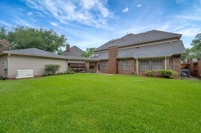 3910 Quiet Knoll Court, Pasadena, TX 77059