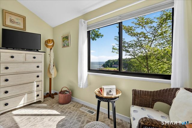 23 Harbour Village A, Branford, CT 06405