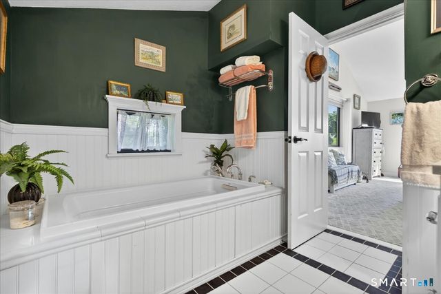 23 Harbour Village A, Branford, CT 06405