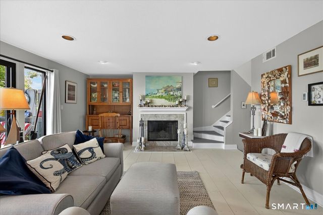 23 Harbour Village A, Branford, CT 06405