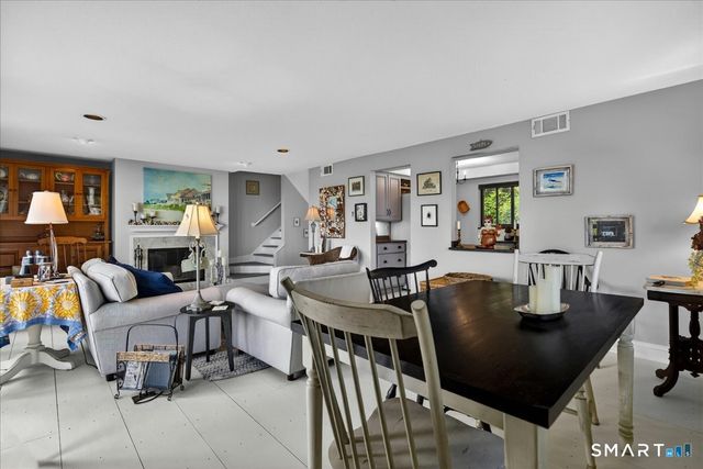 23 Harbour Village A, Branford, CT 06405