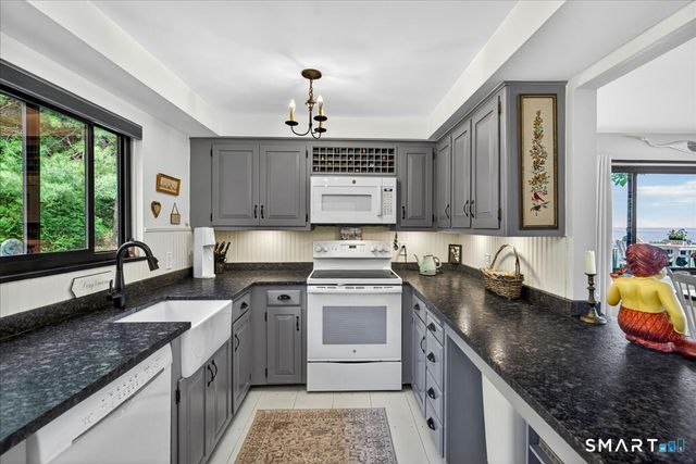 23 Harbour Village A, Branford, CT 06405