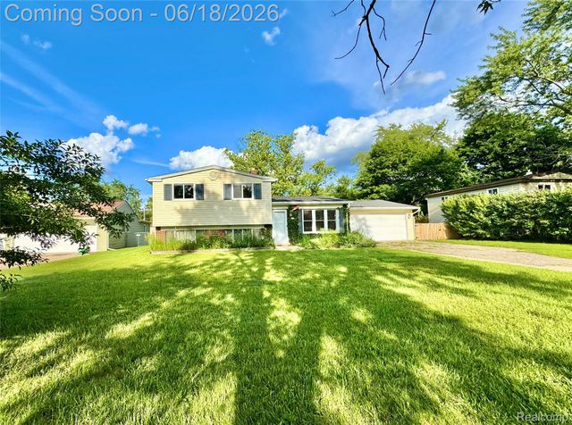 1114 Airport Road, Waterford Charter Township, MI 48327