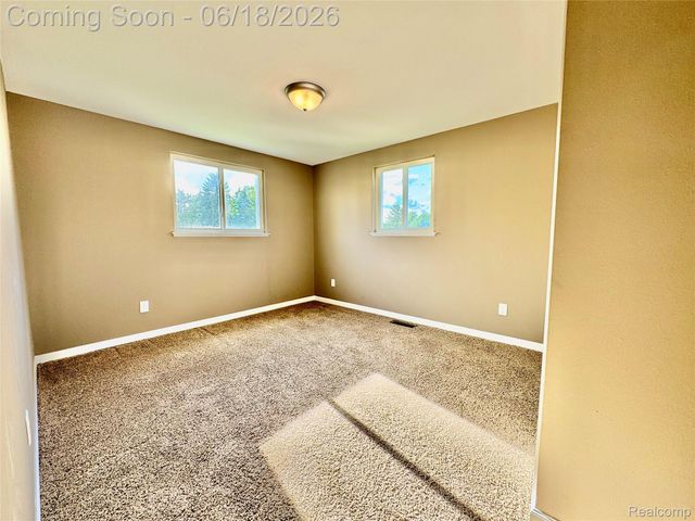 1114 Airport Road, Waterford Charter Township, MI 48327
