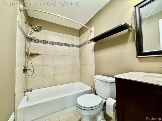 1114 Airport Road, Waterford Charter Township, MI 48327