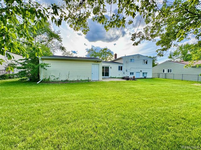 1114 Airport Road, Waterford Charter Township, MI 48327