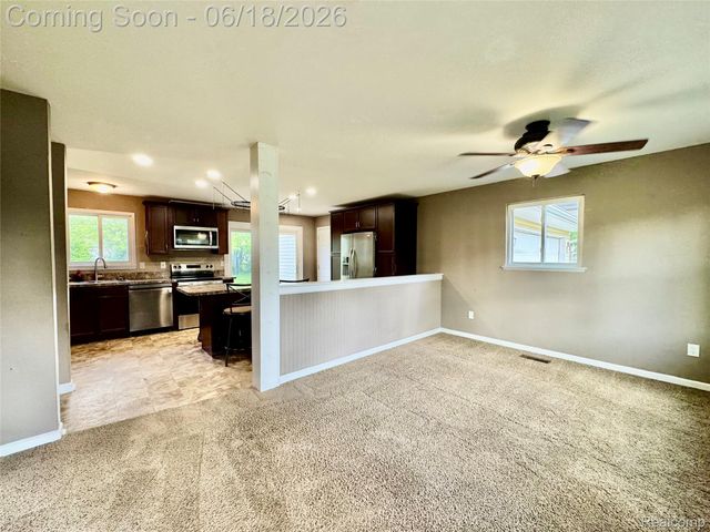 1114 Airport Road, Waterford Charter Township, MI 48327
