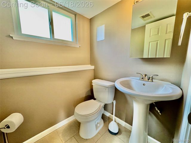 1114 Airport Road, Waterford Charter Township, MI 48327