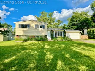 1114 Airport Road, Waterford Charter Township, MI 48327