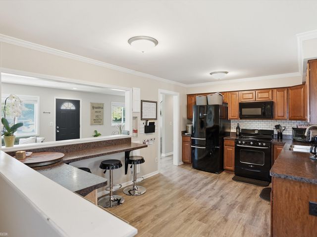 8835 Royce Drive, Sterling Heights, MI 48313