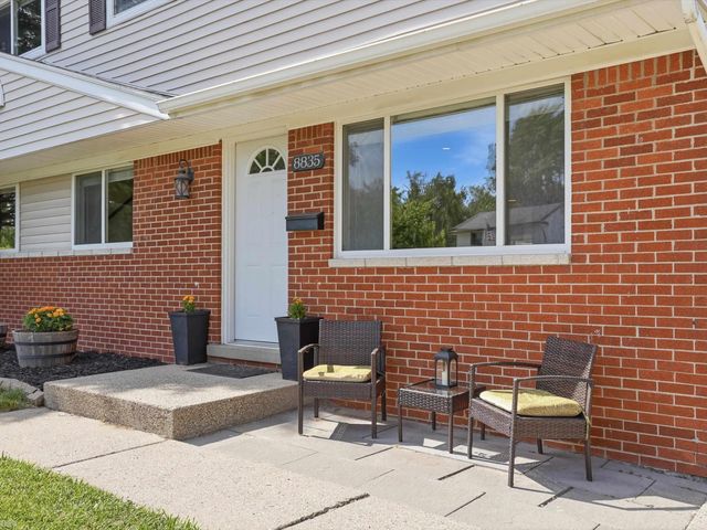 8835 Royce Drive, Sterling Heights, MI 48313