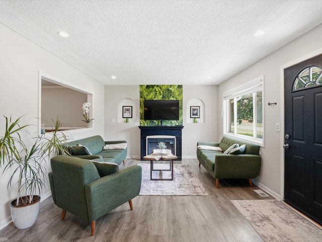 8835 Royce Drive, Sterling Heights, MI 48313