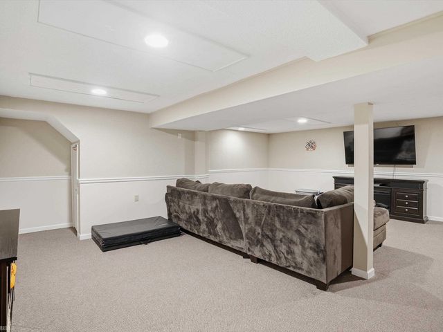 8835 Royce Drive, Sterling Heights, MI 48313