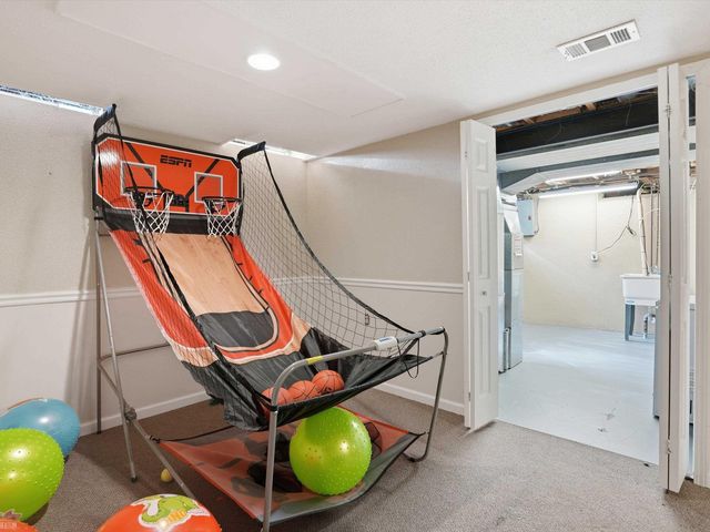 8835 Royce Drive, Sterling Heights, MI 48313