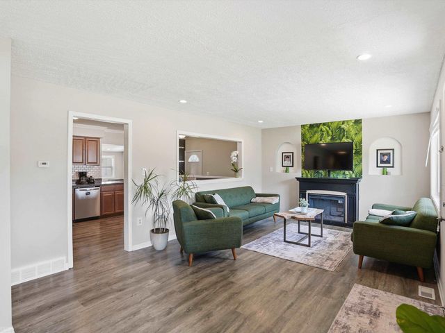 8835 Royce Drive, Sterling Heights, MI 48313
