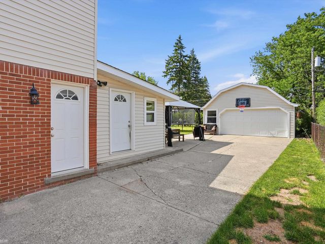 8835 Royce Drive, Sterling Heights, MI 48313