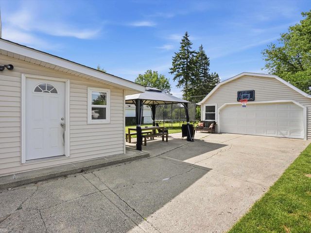 8835 Royce Drive, Sterling Heights, MI 48313