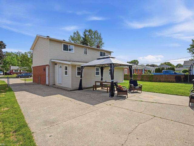 8835 Royce Drive, Sterling Heights, MI 48313