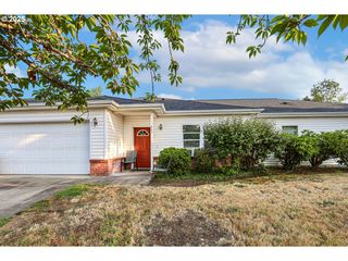 945 W 17th Ave, Junction City, OR 97448