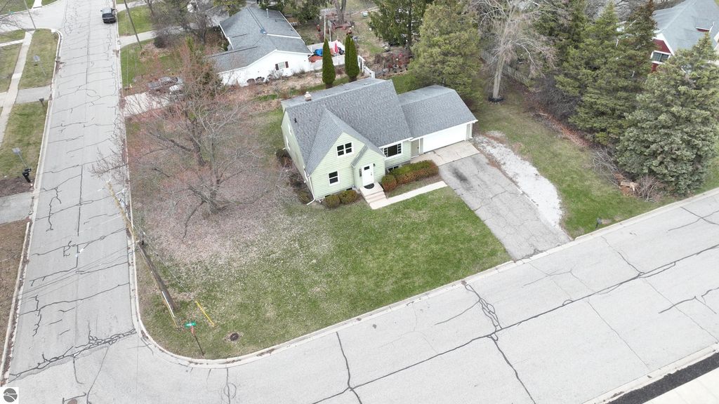 Image 10 of property listing at 1524 Ridge, Mt Pleasant, MI 48858