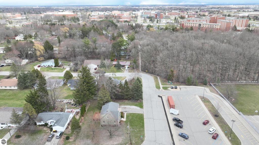 Image 14 of property listing at 1524 Ridge, Mt Pleasant, MI 48858